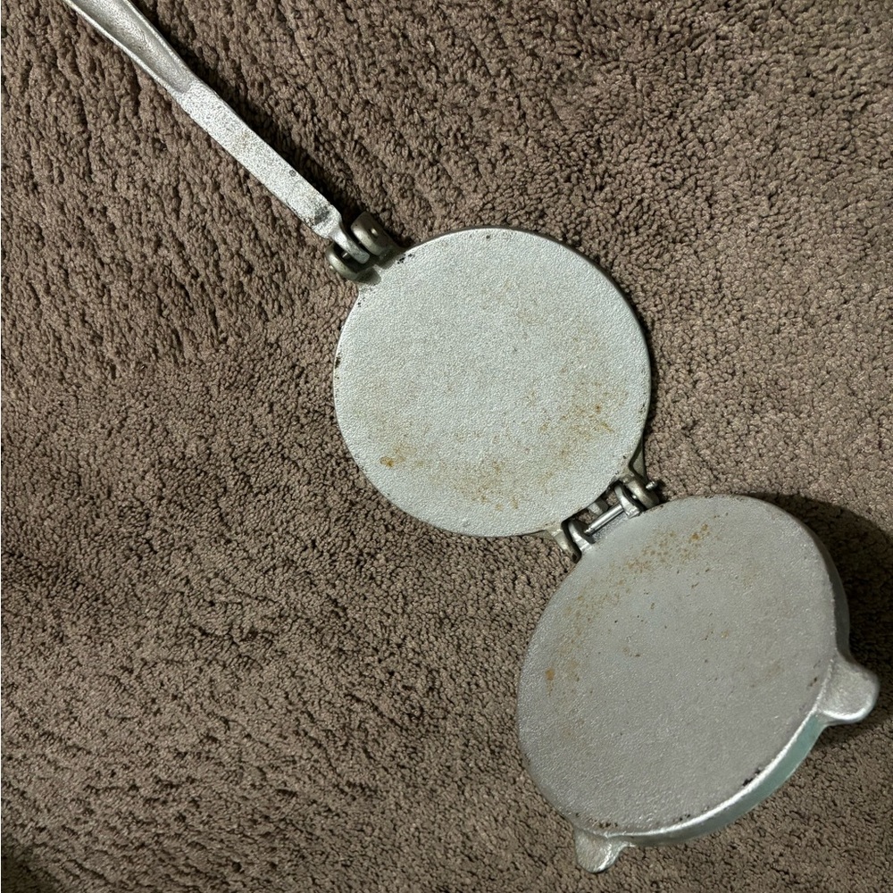 Used comal - Picture 2 of 2